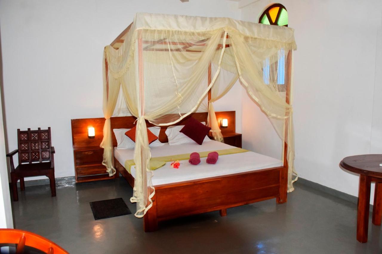 Mira Whales Resort Mirissa Exterior foto