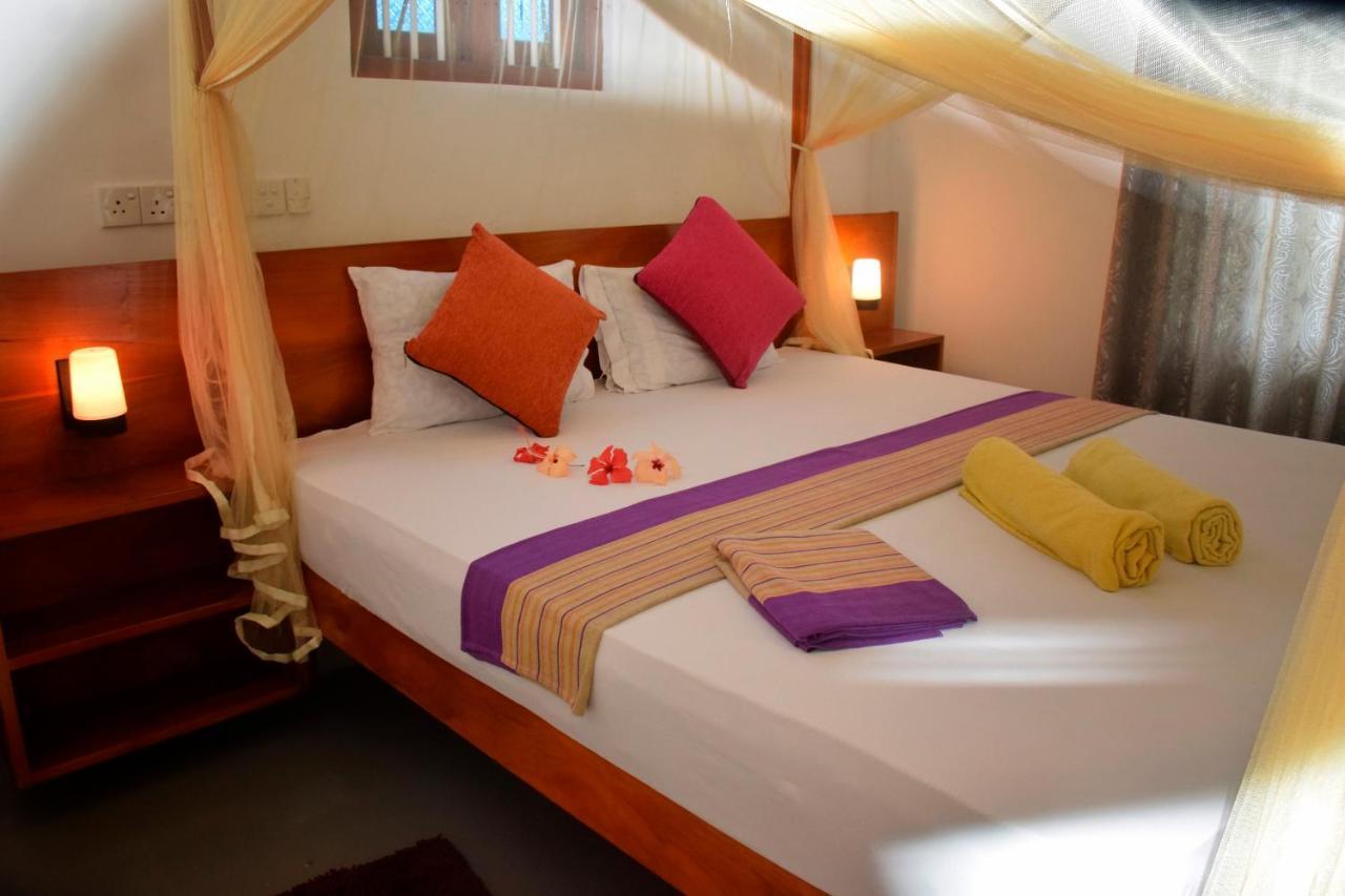 Mira Whales Resort Mirissa Exterior foto
